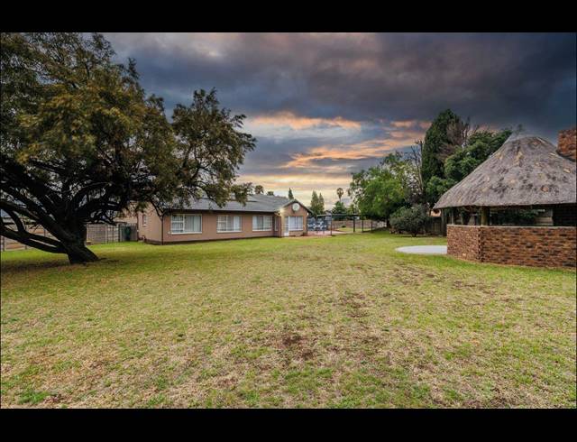 4 BEDROOM FREEHOLD FOR SALE IN BRACKENHURST